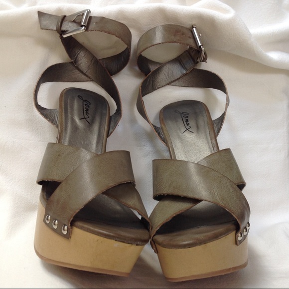 Gomax Limited Edition tan Platform sandal size 8.5 - Picture 2 of 8